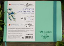 Элегантный скетчбук для акварели "Ладога" с твердой обложкой с имитацией кожи предназначен для акварели, а также акварельных карандашей и маркеров, гуаши и акрила, туши, смешанных техник. Содержит 20 листов бумаги из 100% хлопка натурального белого цвета прекрасного качества со средней зернистостью…