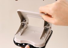 Настольный дырокол Deli подходит для работы с большими объёмами документов. Прочный металлический механизм обеспечивает лёгкую и аккуратную перфорацию бумаги. Оснащён фиксатором для безопасного хранения и транспортировки.