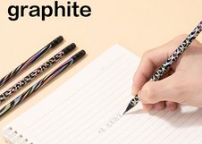 Набор чернографитных карандашей Deli серии Animal Texture выполнен в стильном дизайне с тематическим принтом. Карандаши имеют прочный грифель HB толщиной 2,2 мм и оснащены ластиком для удобного исправления. Пластиковая туба обеспечивает удобное хранение и транспортировку набора из 48 карандашей.