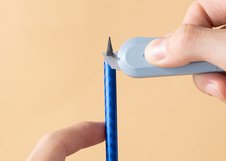 Карандаши Deli Ennovation-Laser подходят для письма, черчения и набросков. Трёхгранный корпус обеспечивает удобный захват и снижает усталость руки. Грифель HB диаметром 2,2 мм отличается прочностью и мягким письмом.