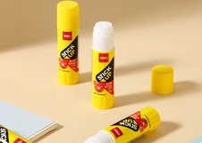 Клей-карандаш Deli Stick UP подходит для бумаги, картона и легких материалов. Формула на основе ПВП обеспечивает ровное нанесение и надежную фиксацию. Желтый корпус делает продукт заметным и удобным в использовании.