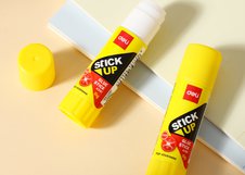 Клей-карандаш Deli Stick UP подходит для бумаги, картона и легких материалов. Формула на основе ПВП обеспечивает ровное нанесение и надежную фиксацию. Желтый корпус делает продукт заметным и удобным в использовании.