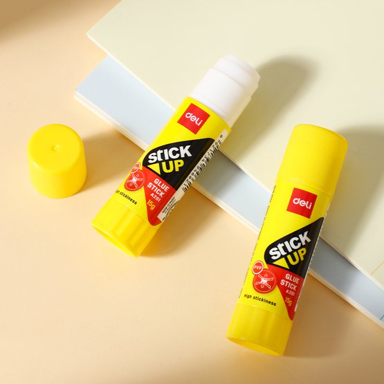 Клей-карандаш Deli Stick UP подходит для бумаги, картона и легких материалов. Формула на основе ПВП обеспечивает ровное нанесение и надежную фиксацию. Желтый корпус делает продукт заметным и удобным в использовании.