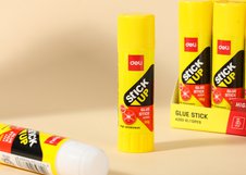 Клей-карандаш Deli Stick UP предназначен для работы с бумагой, картоном и фотографиями. Формула на основе ПВП обеспечивает надежное склеивание и равномерное нанесение. Большой объем 36 г подходит для интенсивного использования в офисе и учебе.