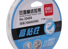 Прозрачная двусторонняя лента Deli подходит для крепления бумаги, декора и легких предметов. Толщина 90 мкм обеспечивает надежную фиксацию. Лента легко наносится и практически незаметна после приклеивания.