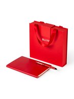 Подарочный набор «Стихия» Grey Edition / Port Red Edition — это элегантное сочетание функциональности и современного дизайна для работы, учёбы и повседневных записей. В набор входят блокнот формата A5 и шариковая ручка в металлическом корпусе, выполненные в единой цветовой концепции коллекции.
Блок…