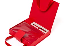 Подарочный набор «Стихия» Grey Edition / Port Red Edition — это элегантное сочетание функциональности и современного дизайна для работы, учёбы и повседневных записей. В набор входят блокнот формата A5 и шариковая ручка в металлическом корпусе, выполненные в единой цветовой концепции коллекции.
Блок…