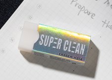 Ластик Deli Dust Free обеспечивает чистое стирание графита с минимальным количеством крошек. Специальная форма с канавкой делает использование более удобным. Подходит для школы, офиса и художественных работ.