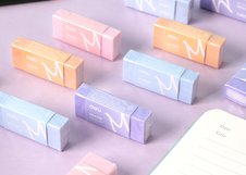 Ластик Deli Macaron EH02200 — экологичный PVC-ластик с мягкой текстурой и технологией без пыли. Обеспечивает чистое стирание и комфортное использование. Поставляется в пластиковом тубусе для удобного хранения.