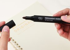 Маркер перманентный Deli, трехгранный корпус, пулевидный наконечник 1,8мм, черные чернила, коробка