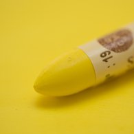Масляная пастель «Sennelier» содержит невероятное количество пигмента, что позволило пастели приобрести емкую насыщенность цвета и прекрасную кроющую способность, превосходную яркость цвета и высокую степень светостойкости (исключая металлические и радужные оттенки - они менеё светостойки). Содержи…