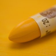 Масляная пастель «Sennelier» содержит невероятное количество пигмента, что позволило пастели приобрести емкую насыщенность цвета и прекрасную кроющую способность, превосходную яркость цвета и высокую степень светостойкости (исключая металлические и радужные оттенки - они менеё светостойки). Содержи…