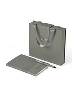 Подарочный набор «Стихия» Grey Edition / Port Red Edition — это элегантное сочетание функциональности и современного дизайна для работы, учёбы и повседневных записей. В набор входят блокнот формата A5 и шариковая ручка в металлическом корпусе, выполненные в единой цветовой концепции коллекции.
Блок…
