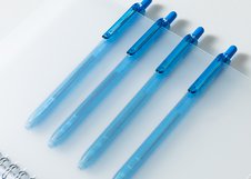 Шариковая ручка Deli SCRIVIN EQ105-BL 0,5 мм синие чернила. Тонированный корпус обеспечивает удобный захват. Подходит для ежедневного письма.