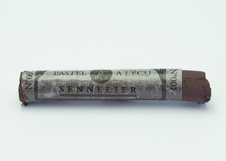 Диаметр -10 мм, длина - 64 мм. 
Для наилучшего эффекта желательно использовать качественную бумагу для пастели. Для наилучшей сохранности работы рекомендуется фиксировать каждый слой перед тем, как наносить новый. Однако, необходимо избегать сильной фиксации последного завершающего слоя пастели, ин…