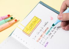 Набор текстовыделителей Deli MiYou содержит 6 ярких цветов для выделения важной информации. Скошенный наконечник обеспечивает толщину линии от 1 до 5 мм. Подходит для учебы, офиса и работы с документами.