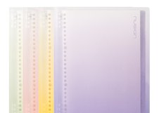 Тетрадь на кольцах NuSign Sunshine Whisper формата A5 подходит для учёбы, работы и ежедневных записей. Полупрозрачная тонированная пластиковая обложка защищает листы и придаёт изделию современный внешний вид. Внутренний блок из бумаги плотностью 80 г/м² обеспечивает комфортное письмо.