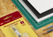 Пенокартон «Сонет» - это прочный, но лёгкий лист вспененного полистирола, оклеенный матовой бумагой с двух сторон. Прекрасно режется макетным ножом, хорошо склеивается клеем ПВА, окрашивается акриловым красками, подходит для рисования чернографитными карандашами, линерами, гелевыми ручками. Его исп…
